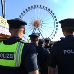 Belästigung auf der Wiesn: Wiesn-Bedienung begrapscht? Mann festgenommen