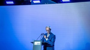 Verkehr und Klima: Merz will Verbrenner-Aus kippen