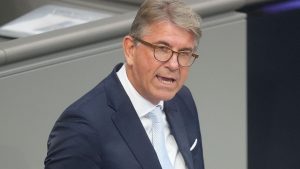 Antisemitismus-Vorwurf: Weimer kritisiert geplanten Chefket-Auftritt bei Böhmermann