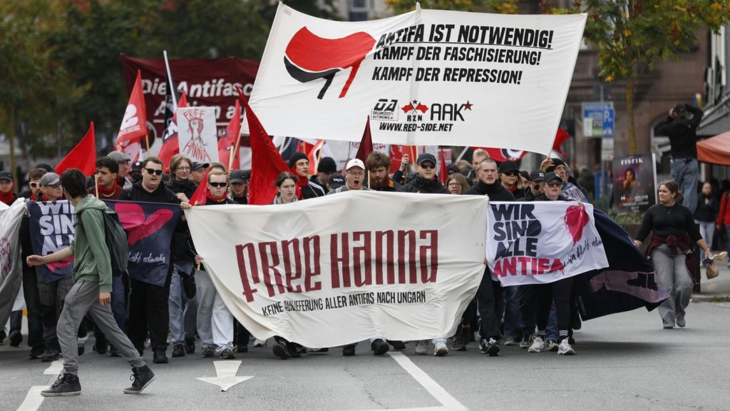 Rund 1200 Teilnehmer: Nach Urteil: Demonstration für mutmaßliche Linksextremistin