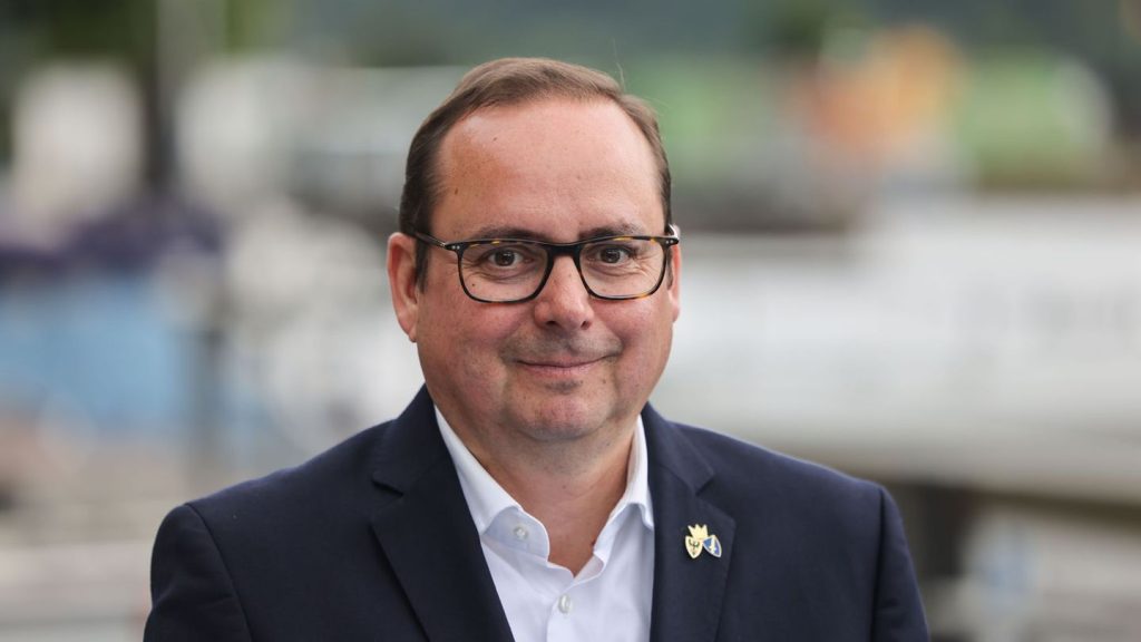 Kommunalwahl: Dritte Amtszeit: Kufen bleibt Oberbürgermeister in Essen