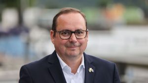 Kommunalwahl: Dritte Amtszeit: Kufen bleibt Oberbürgermeister in Essen