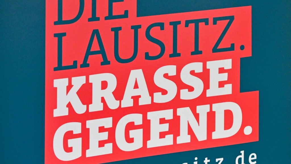 Strukturwandel: Regionalzug rollt in neuem Look in "krasse Gegend" Lausitz
