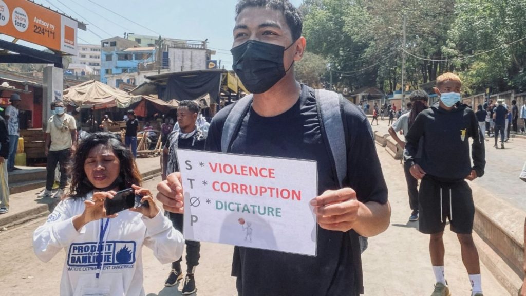 Gewalttätige Proteste in Madagaskar mit 22 Toten: Präsident will Regierung auflösen