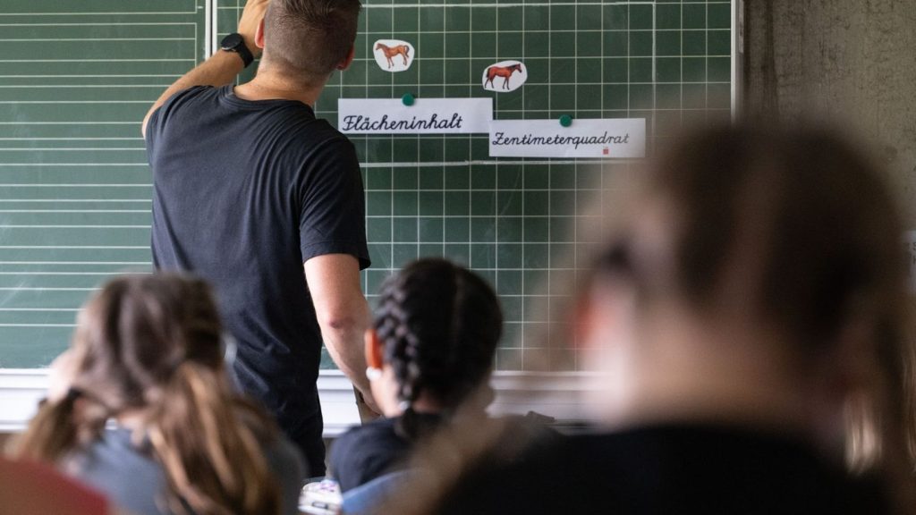 Bildung: Umfrage: Angehende Lehrkräfte halten Studium für praxisfern