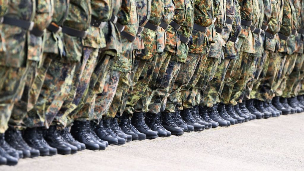 Immobilienwirtschaft: Neue Siedlungen für Soldaten: Vonovia will "behilflich sein"