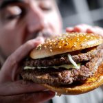 Fleisch aus dem Labor: Können Vegetarier bald in einen echten Burger beißen?