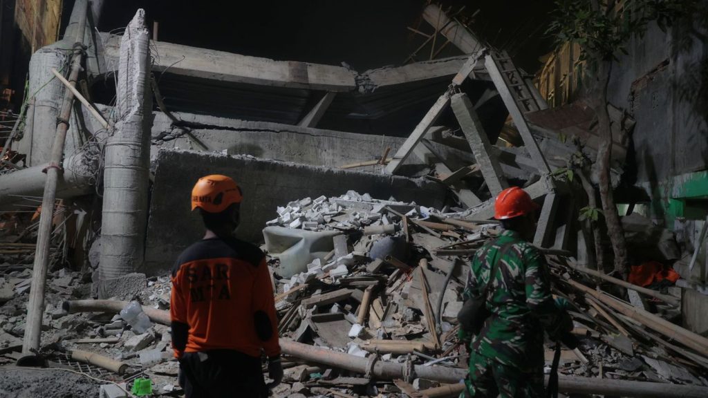 Unglück auf Java: Indonesien: Dutzende Vermisste nach Einsturz von Schule