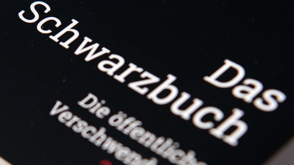 Schwarzbuch: Steuerzahlerbund prangert Schals und Fahrradboxen an