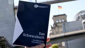 Öffentliche Gelder: Steuerzahler-Schwarzbuch: Brücke ins Nichts und teure Tiere
