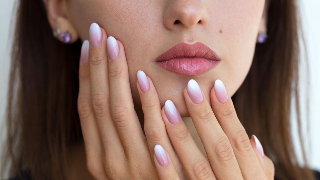 Nagellack-Trend: Babyboomer-Fingernägel: Was das ist und wie Sie den Look kreieren