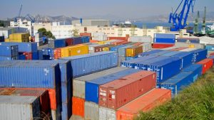 Rekord-Razzia in Piräus: China-Schmuggel mit E-Bikes und Kleidung: 2400 Container beschlagnahmt