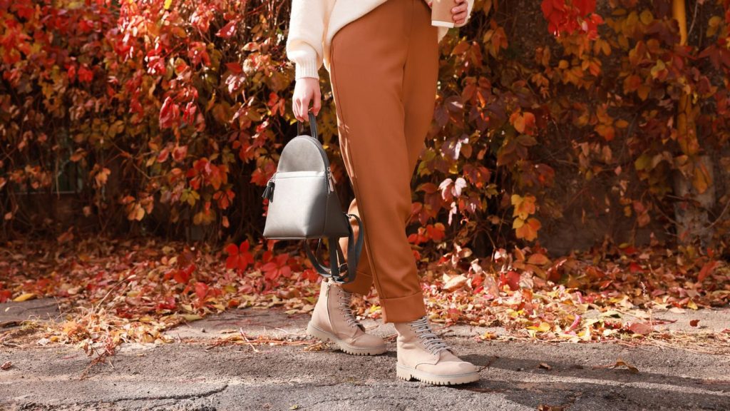 Boots, Stiefel & Co. : Schuhtrends im Herbst 2025: Schritt für Schritt in die gemütliche Jahreszeit
