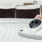 Hausstauballergie: Milben bekämpfen: So reduzieren Sie den Befall im Schlafzimmer