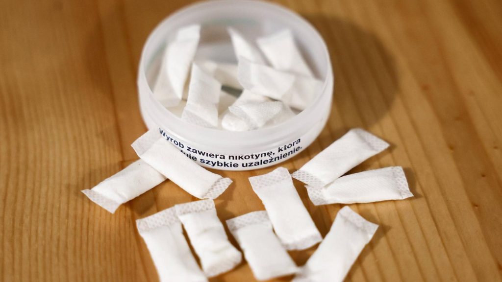 Nikotinbeutel: Trotz Verbotes: Wie Jugendliche "Snus" online abgreifen