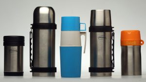 Warme und kalte Getränke: Thermoskannen reinigen: So entfernen Sie Verfärbungen und unangenehme Gerüche