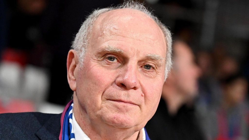 Ehrenpräsident: "Völlig bekloppt": Hoeneß schimpft über Transfermarkt