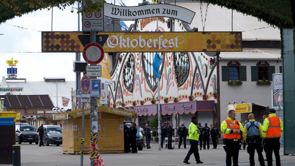 Großeinsatz in München: Innenminister: "Bombiges Erlebnis" auf Wiesn angekündigt