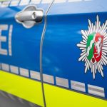 Köln: Frau fährt auf Polizisten zu - Beamter gibt Warnschuss ab