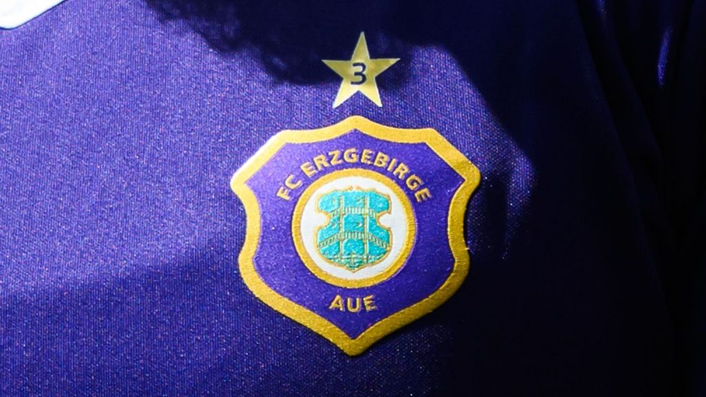 3. Fußball-Liga: Vier Festnahmen: Polizei ermittelt nach Angriff auf Aue-Fans