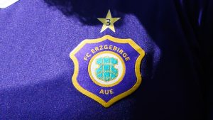 3. Fußball-Liga: Vier Festnahmen: Polizei ermittelt nach Angriff auf Aue-Fans