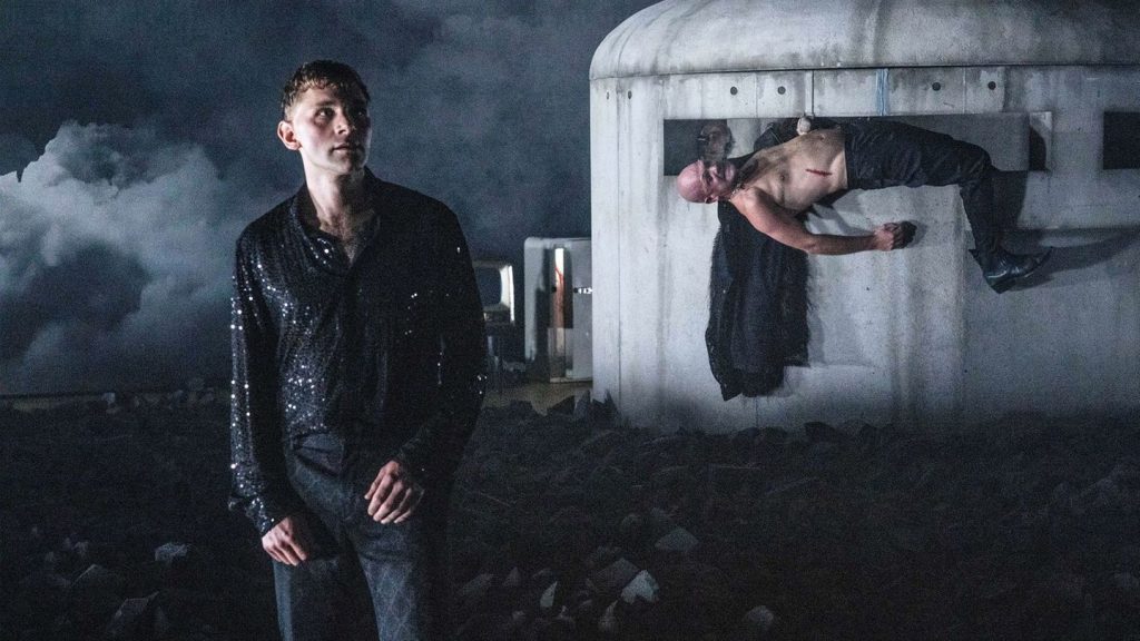 Saisonstart: "Hamlet" als düstere Kriegs-Parabel der Menschheit