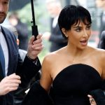 Ganz die Mutter: Kim Kardashian überrascht mit Kurzhaarschnitt in Paris