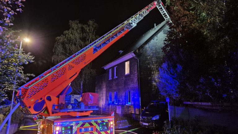 Verkehr: Feuer in Kinderheim – 60 Einsatzkräfte retten Hauptgebäude