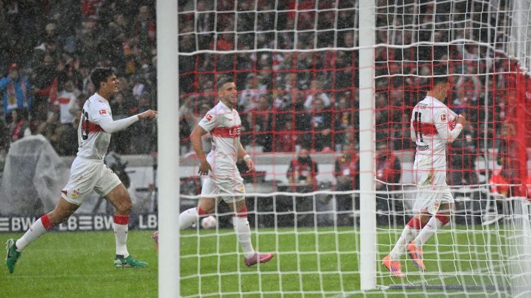 Fußball-Bundesliga: "Goldenes Tor" von El Khannouss: VfB springt auf Platz vier