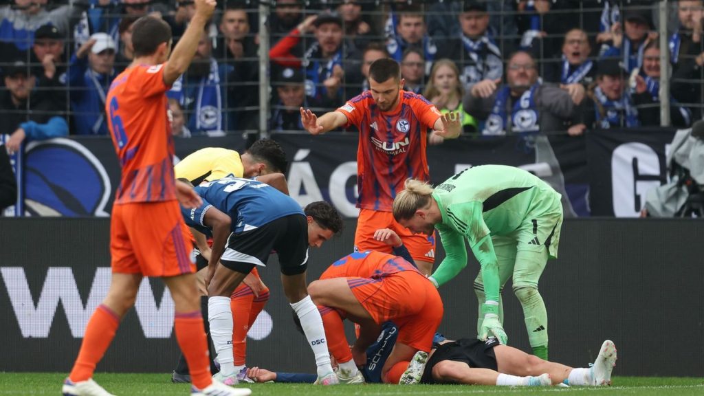 2. Fußball-Bundesliga: Schalker Abwehrchef hilft bewusstlosem Gegner