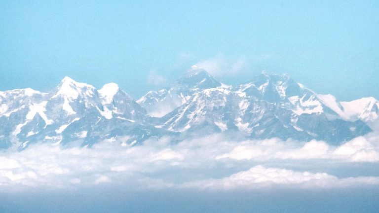 Schneesturm: Mindestens 350 Touristen von Mount Everest gerettet