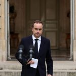 Frankreich: Zurückgetretener Premier soll in Paris Weg aus Krise finden