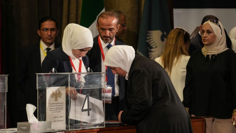 Umbruch in Syrien: Syriens Parlamentswahl: Kaum Frauen und Minderheiten gewählt