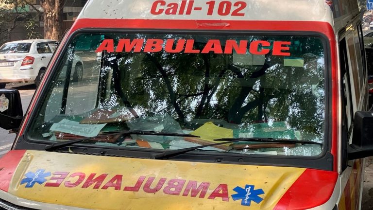 Busunglück: Berichte: Erdrutsch begräbt Bus in Indien - viele Tote
