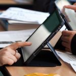 Digitales Lernen: Studie: Lernen neuer Wörter klappt auch am Bildschirm gut