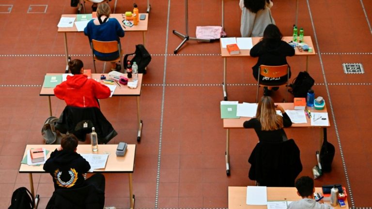 Früher Ferienbeginn: Philologenverband kritisiert Stress für Prüflinge und Lehrer