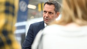 Landtag Niedersachsen: Vor Gipfel: Lies hält Regierungserklärung zur Autoindustrie