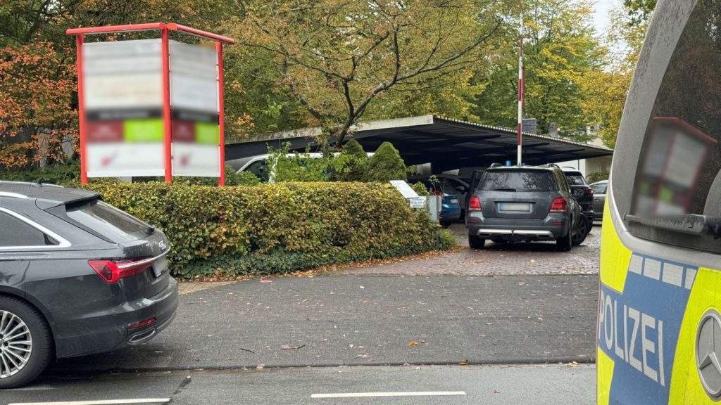 Kriminalität: Polizei-Großeinsatz an Berufskolleg: Schülerin angegriffen