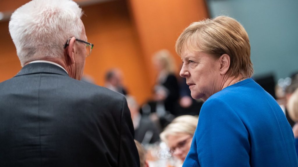 Auszeichnung: Kretschmann will Merkel mit Staufermedaille würdigen