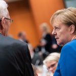 Auszeichnung: Kretschmann will Merkel mit Staufermedaille würdigen