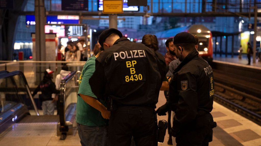 Kriminalität: Bundespolizei kontrolliert verstärkt an Bahnhöfen