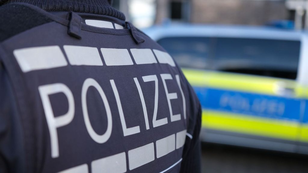 Verkehrskontrolle: Mehr als 25 Stunden dieselben Fahrer - Reisebus gestoppt