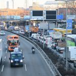 Verkehrsbehinderungen: Schäden an weiterer Brücke auf der A100 - Sperrung