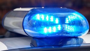 Kriminalität: Streit eskaliert - Frau wird auf Parkplatz angefahren