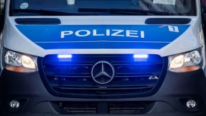 Vater überfährt einjährige Tochter und verletzt sie tödlich