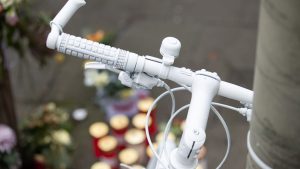 Trauerkundgebung: Nach tödlichem Radunfall: Verbände fordern mehr Sicherheit