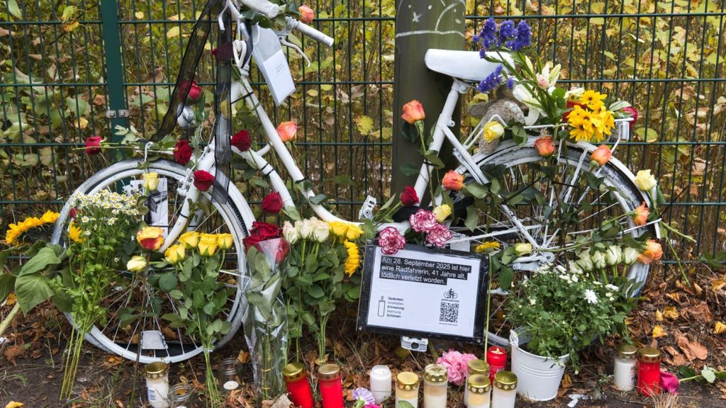 Trauerkundgebung: Hunderte Teilnehmer bei Mahnwache nach tödlichem Radunfall