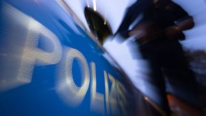 Mitten in der Nacht: Randalierende Gruppe zieht mit Pyrotechnik durch Köpenick