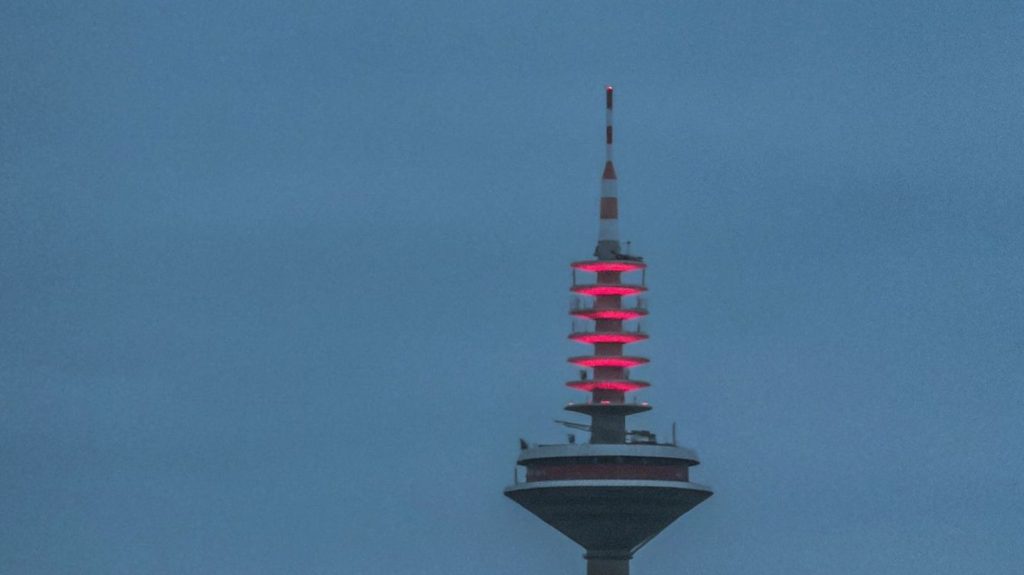 Aktion zum Weltmädchentag: "Ginnheimer Spargel" leuchtet pink