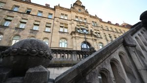 Justiz: Prozess - Mann stößt Mann aus Fenster und vergewaltigt ihn